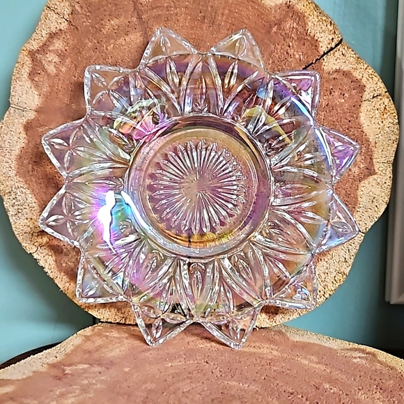 Federal Petal Iridescent Plate - Picture 4 of 6